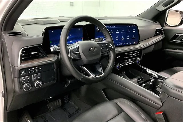 2025 Chevrolet Suburban Z71 - Photo 17