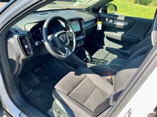 2026 Volvo XC40 Ultra Black Edition - Photo 11
