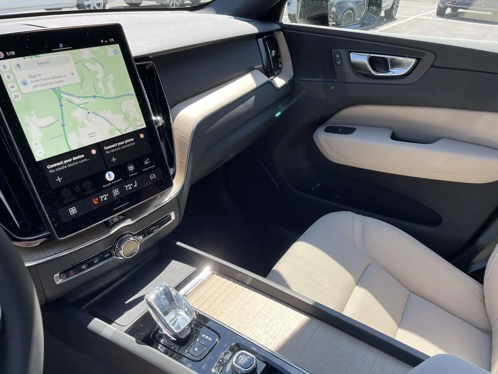 2026 Volvo XC60 Plus - Photo 31