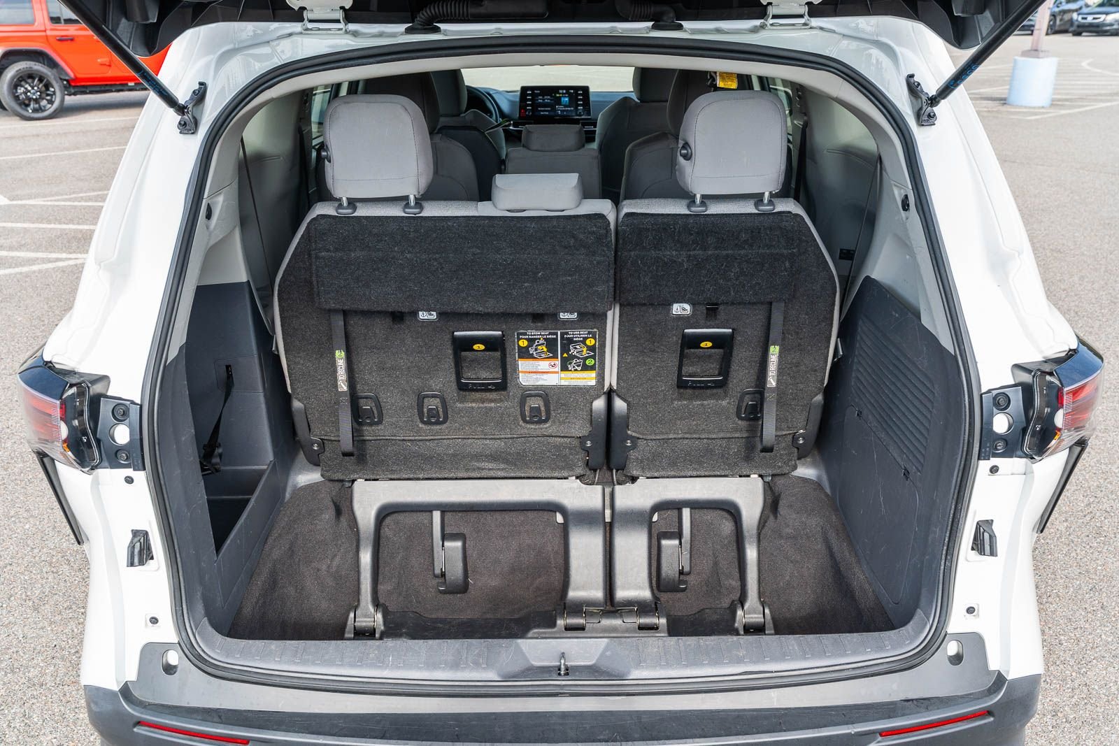2024 Toyota Sienna LE - Photo 19