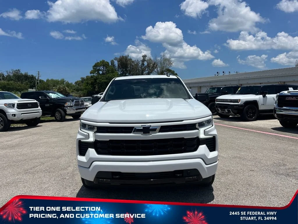 Used 2024 Summit White Chevrolet RST image 3