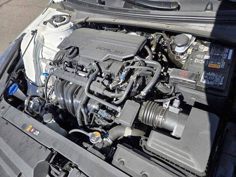 Used 2025 Snow White Pearl KIA LXS FWD image 16