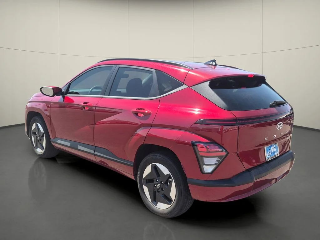 Used 2025 Red Hyundai SEL image 5