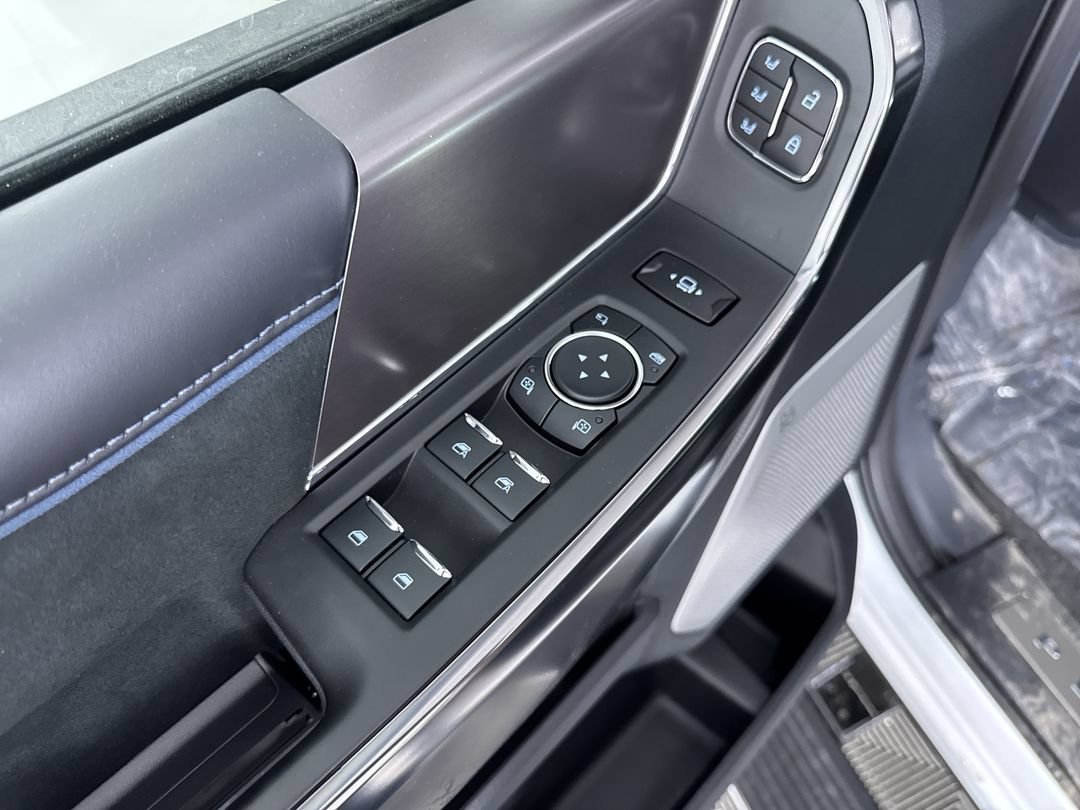 New 2026 Star White Metallic Tri-Coat Ford Platinum image 14