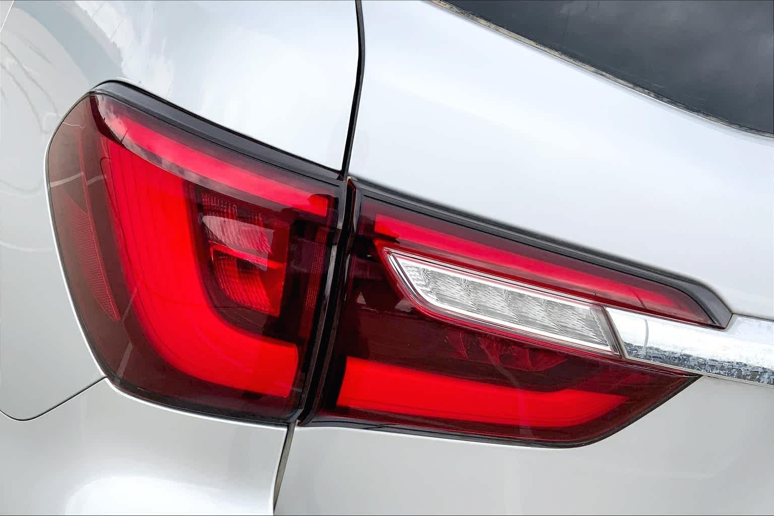 Used 2019 Liquid Platinum INFINITI LUXE image 30