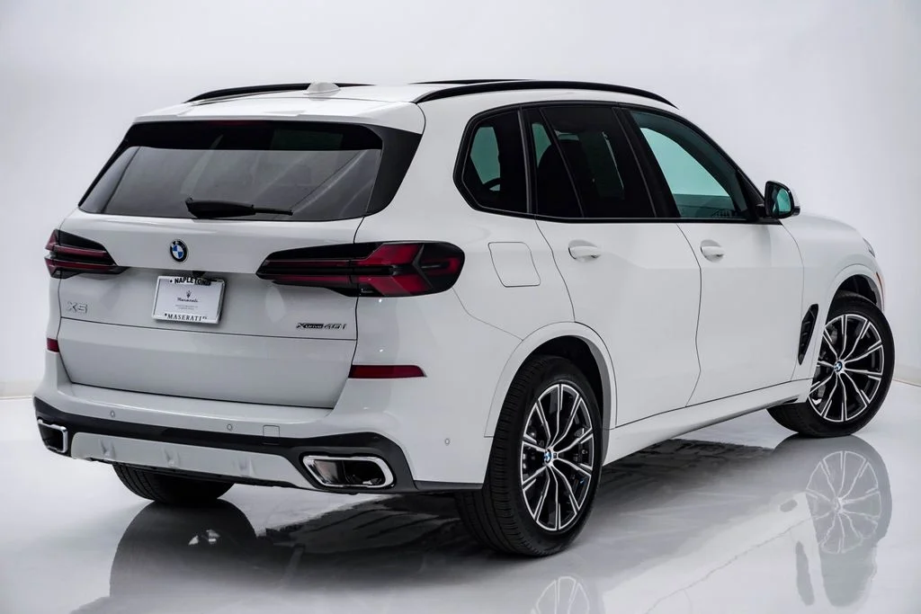 Used 2024 Alpine White BMW xDrive40i image 11