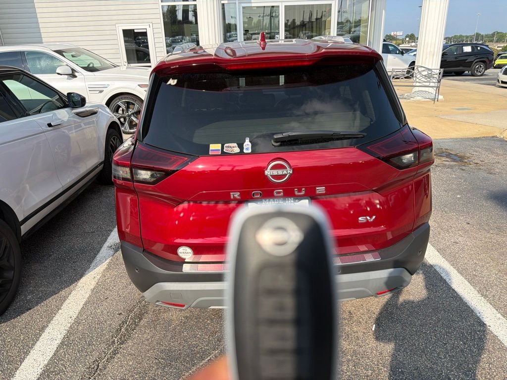 Used 2023 Red Nissan SV image 4
