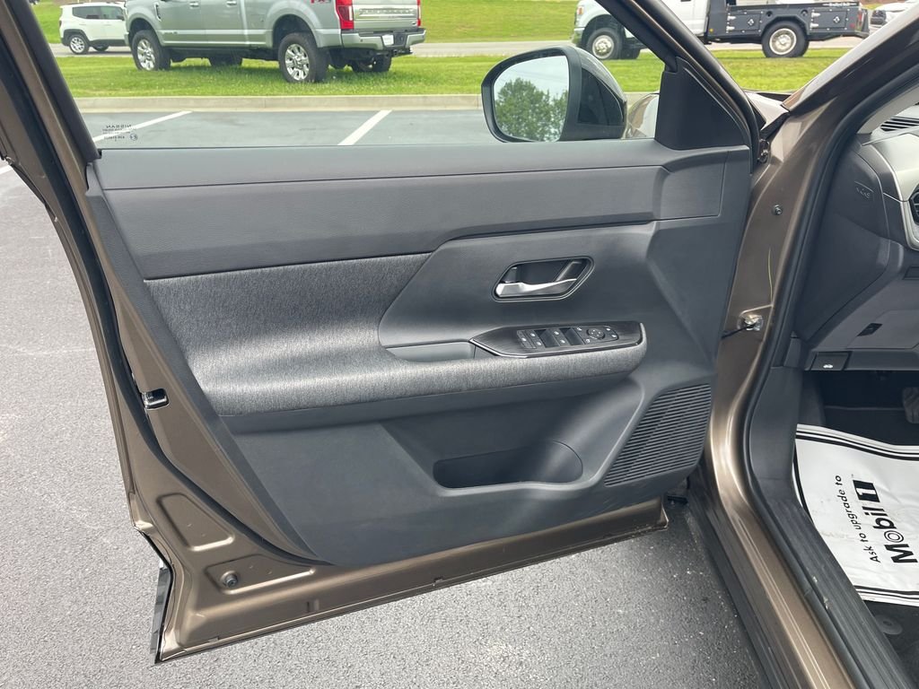 New 2026 Canyon Bronze Metallic Nissan SV image 12