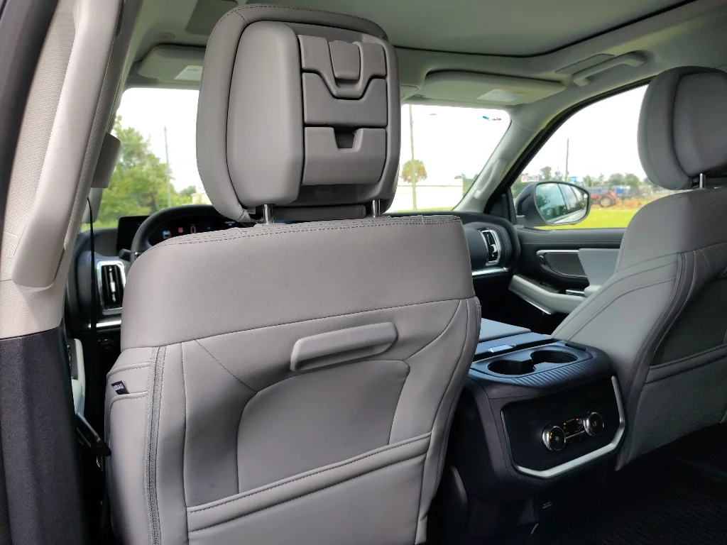 New 2027 Star White Metallic Tri-Coat Ford MAX Platinum image 15