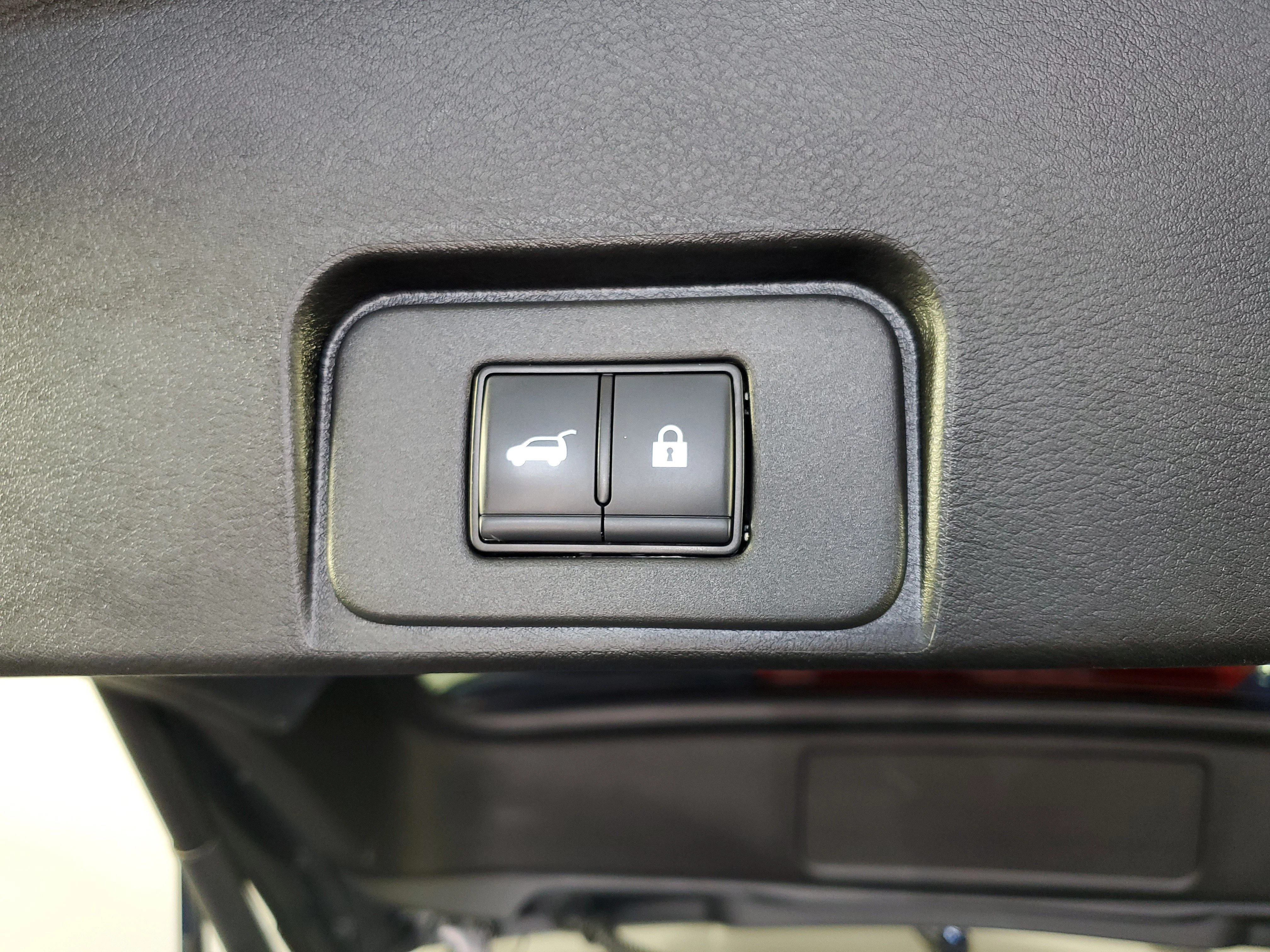 2025 Nissan Rogue SV - Photo 32