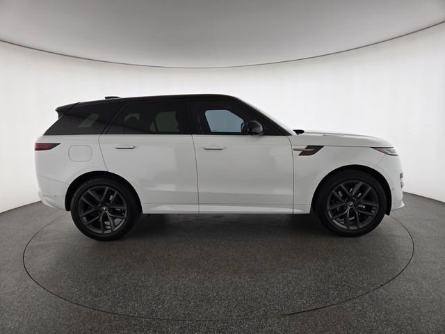 Used 2023 White Land Rover SE Dynamic image 6