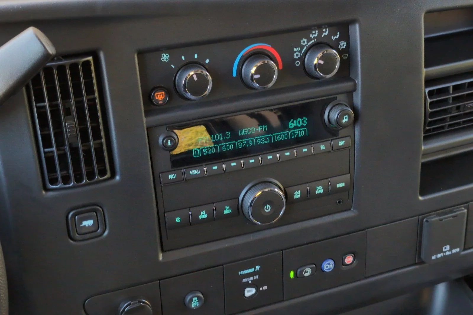 2025 GMC Savana Cargo Work Van - Photo 21