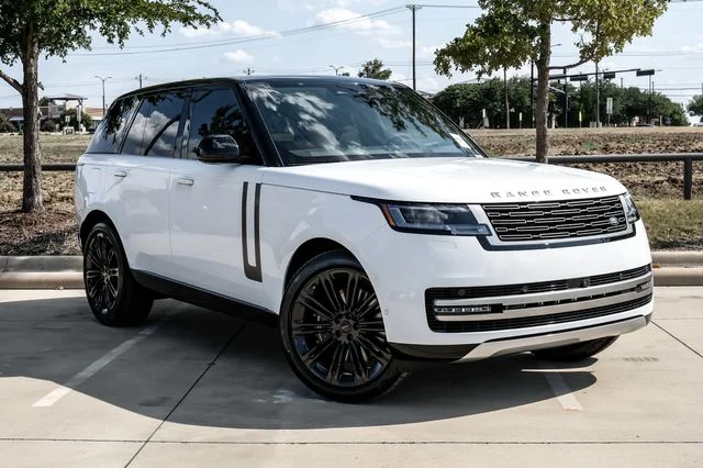 New 2026 Fuji White Land Rover SE image 7