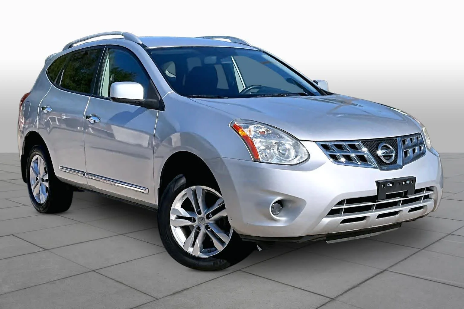 Used 2013 Brilliant Silver Nissan SV image 3