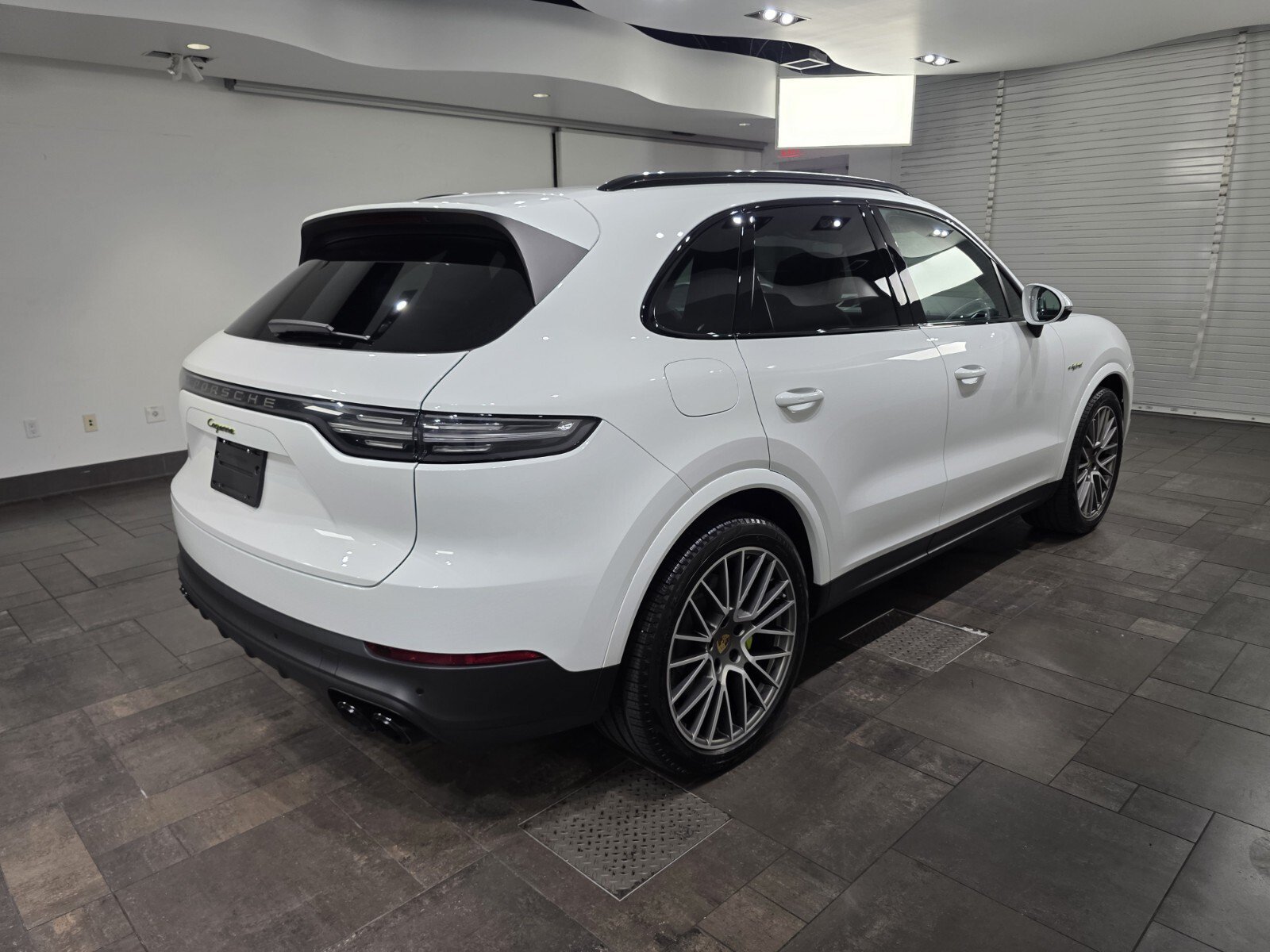 Used 2023 White Porsche Platinum Edition E-Hybrid AWD image 27