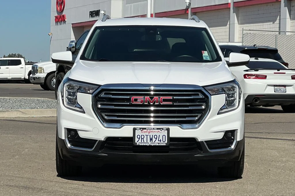 Used 2023 White GMC SLT image 11