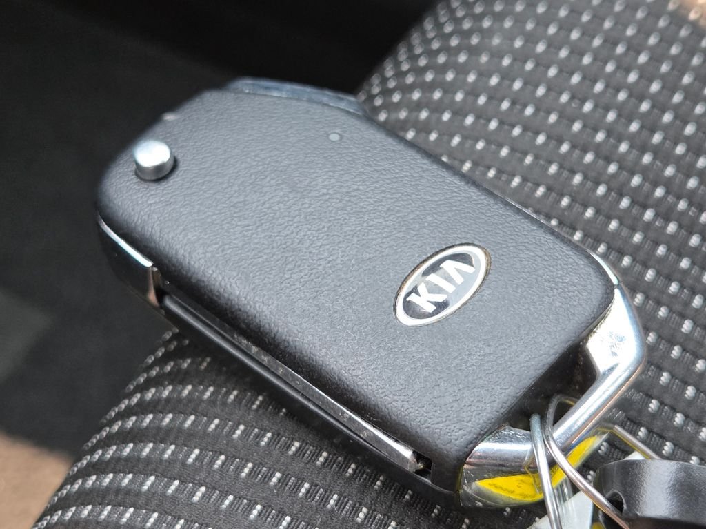 Used 2020 Silver Kia LXS image 37