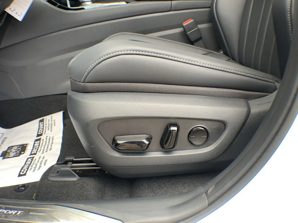 2026 Lexus NX PHEV 450h+ - Photo 12