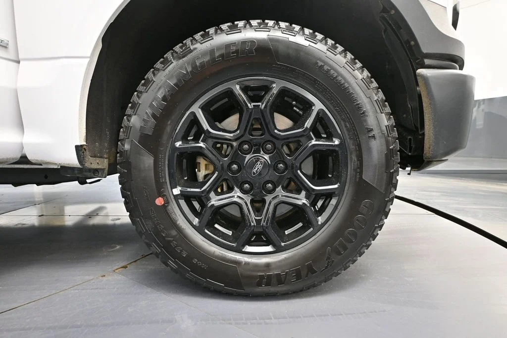 Used 2016 White Ford XL image 17
