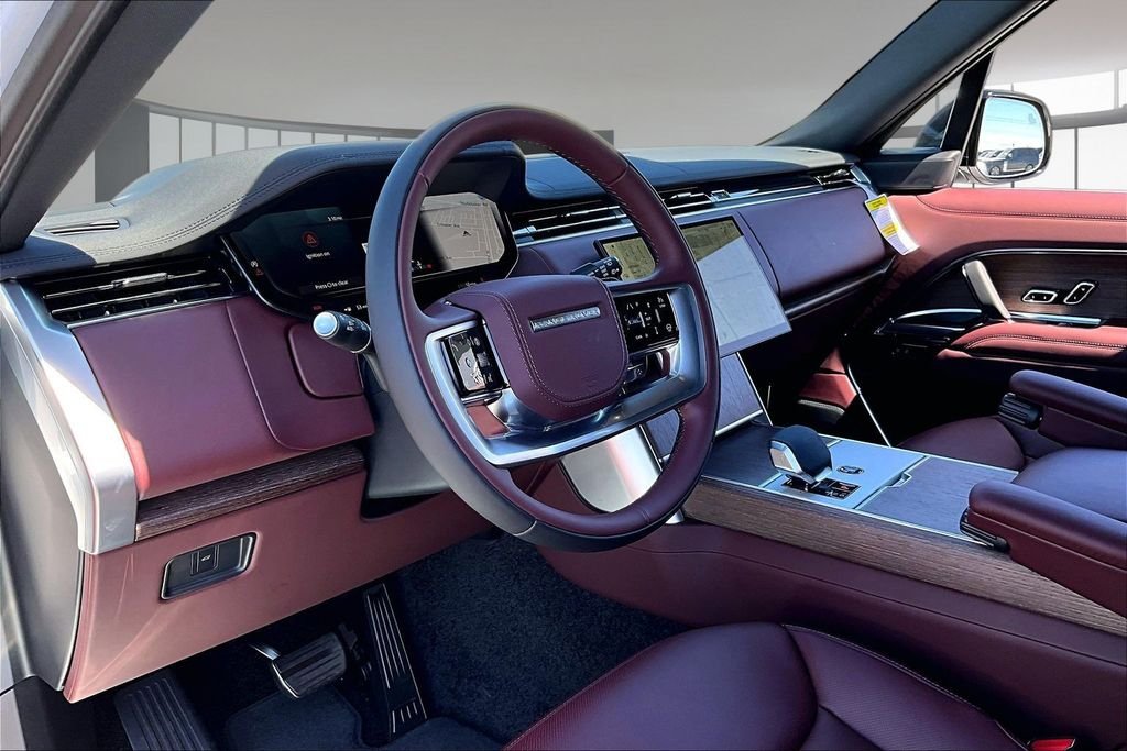 New 2026 OSTUNI PEARL WH Land Rover SE image 7