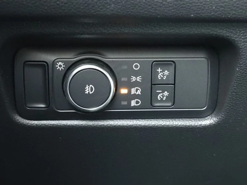 New 2025 Oxford White Ford XLT image 12