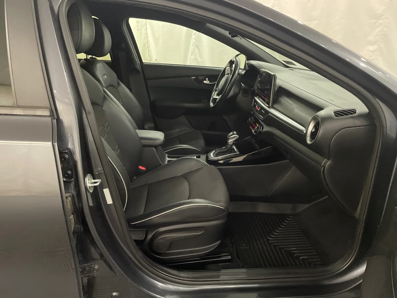 Used 2022 Gravity Gray Kia GT-Line image 24