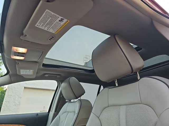 Used 2015 Red Lincoln Base image 26