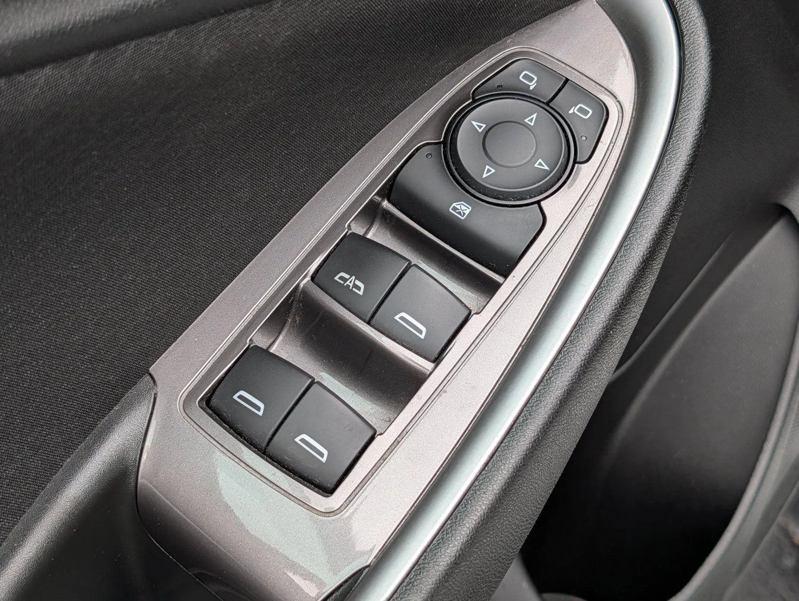 Used 2024 Summit White Chevrolet LT image 15