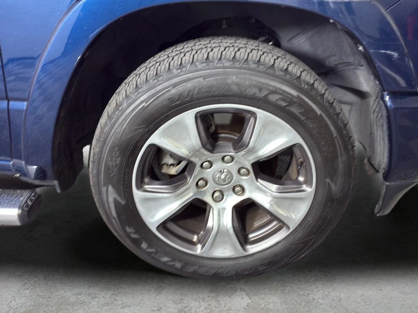 Used 2020 Patriot Blue Pearlcoat Ram Laramie image 17
