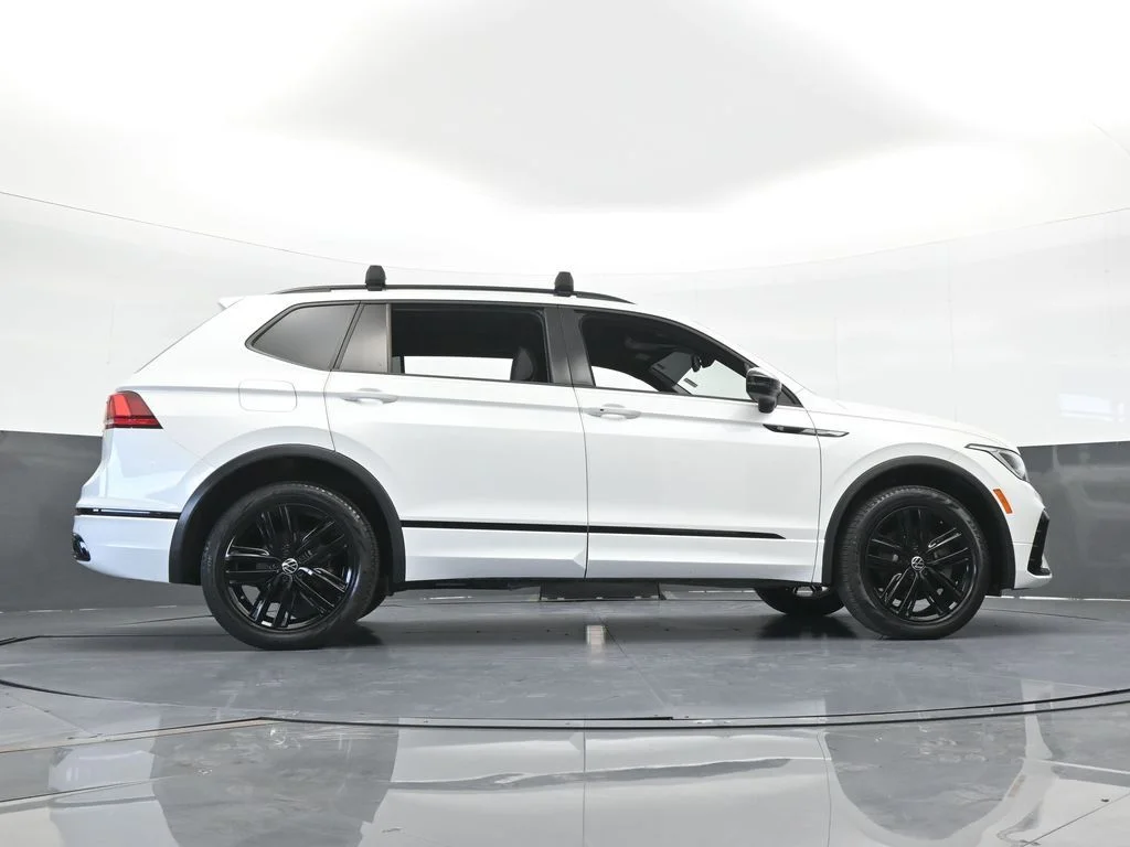 Used 2022 Oryx White Pearl Volkswagen 2.0T SE R-Line Black image 58