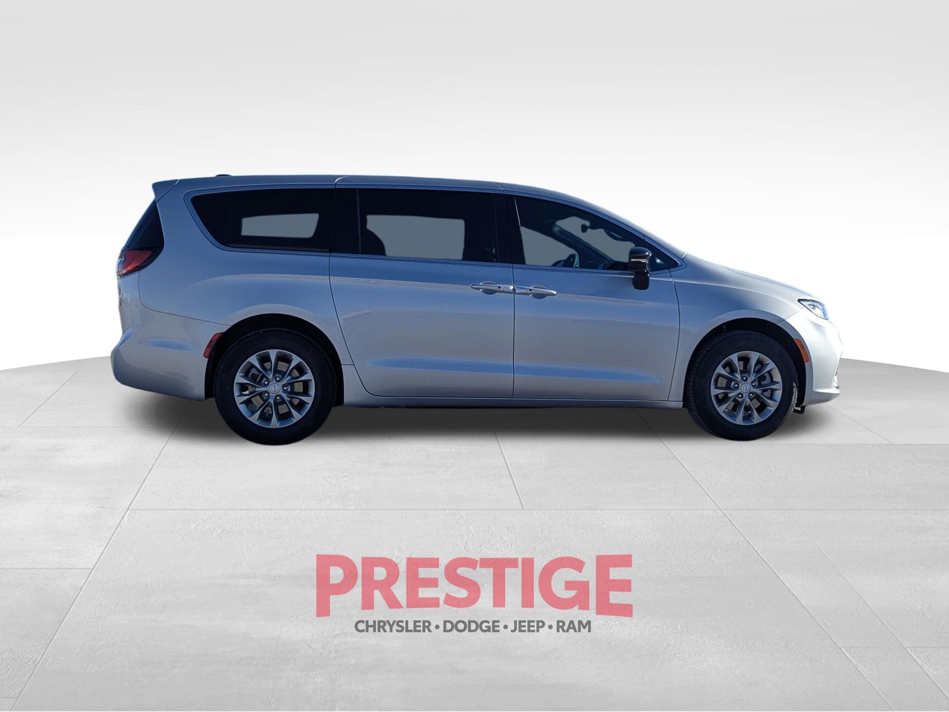 New 2026 Silver Mist Clear-Coat Exterior Paint Chrysler Select image 4