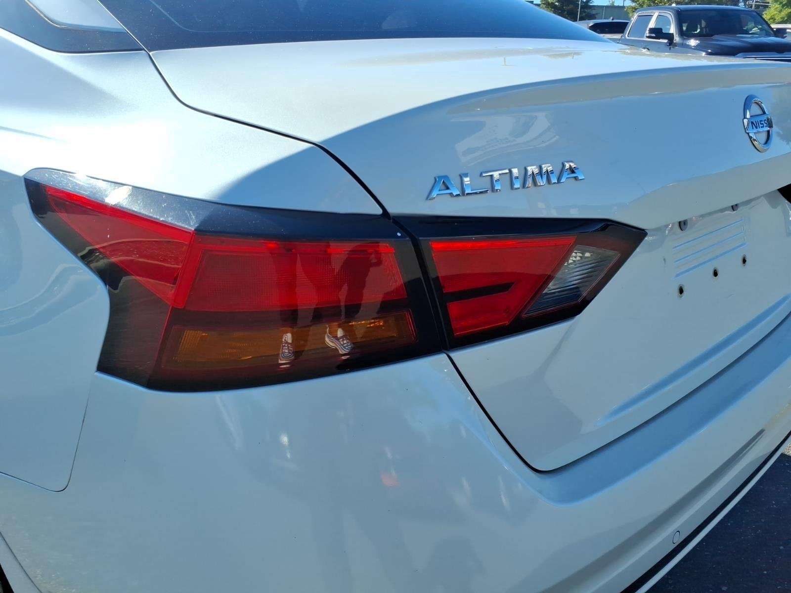 Used 2020 Pearl White Tricoat Nissan 2.0 Platinum image 18