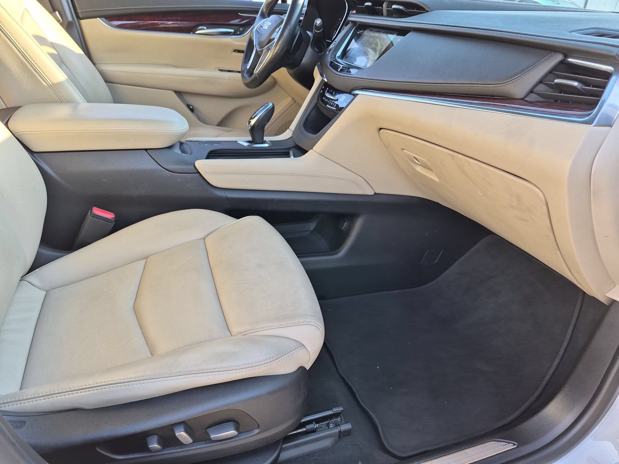 Used 2019 CRYSTAL WHITE TRICOAT Cadillac Premium Luxury FWD image 36