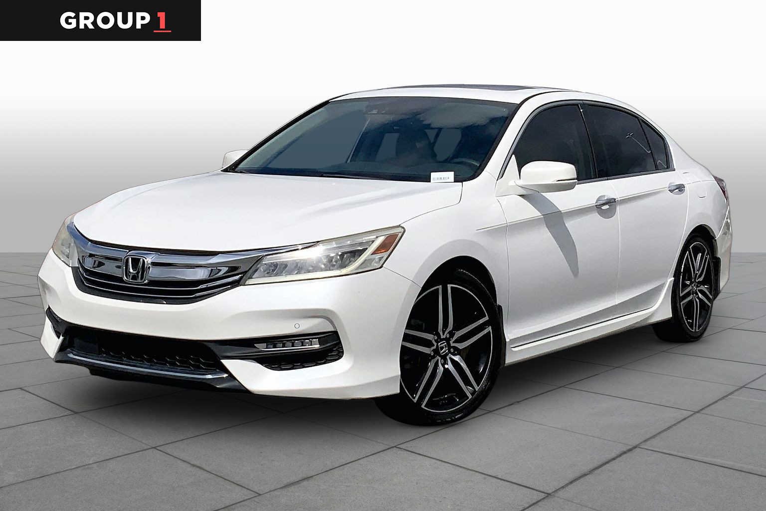 2016 Honda Accord Touring Auto's photo
