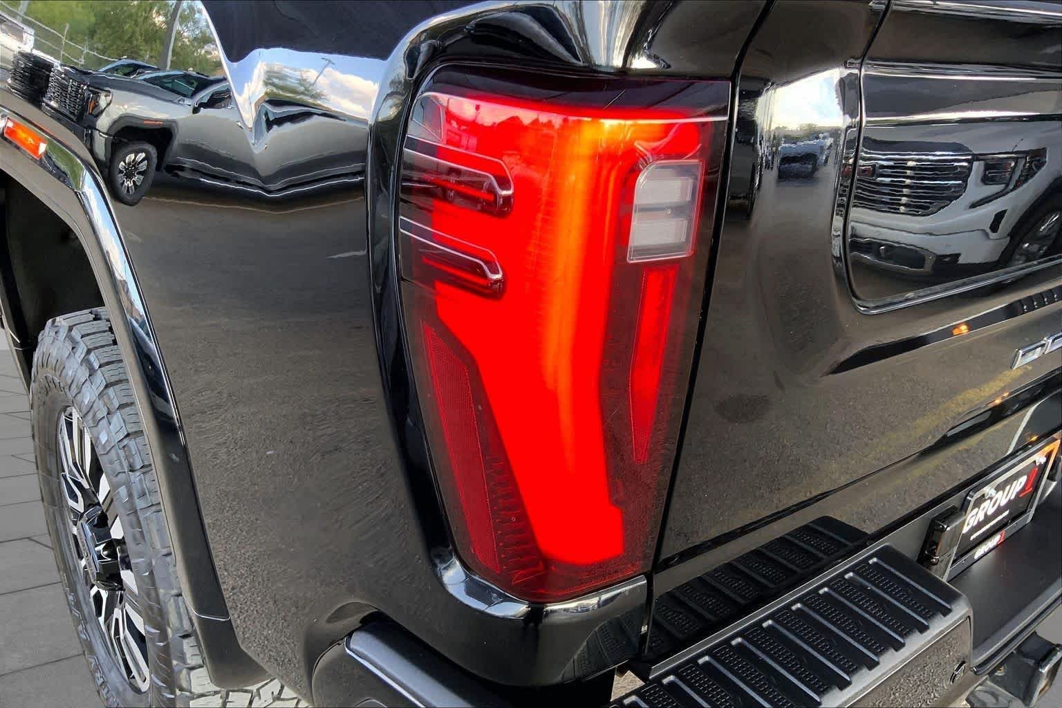 Used 2025 Onyx Black GMC Denali Ultimate image 29