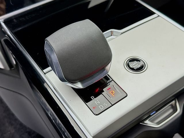 New 2026 Fuji White Land Rover SE image 19