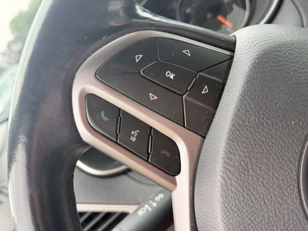 Used 2019 Gray Jeep Limited image 26