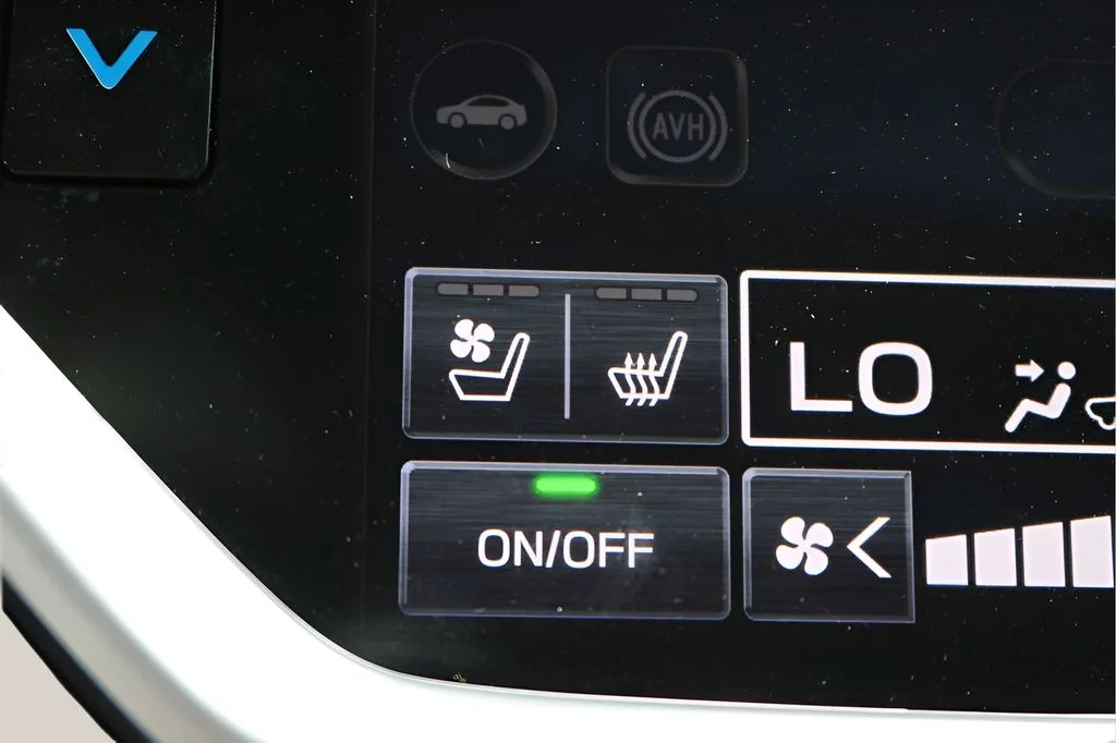 Used 2024 White Subaru Touring image 28