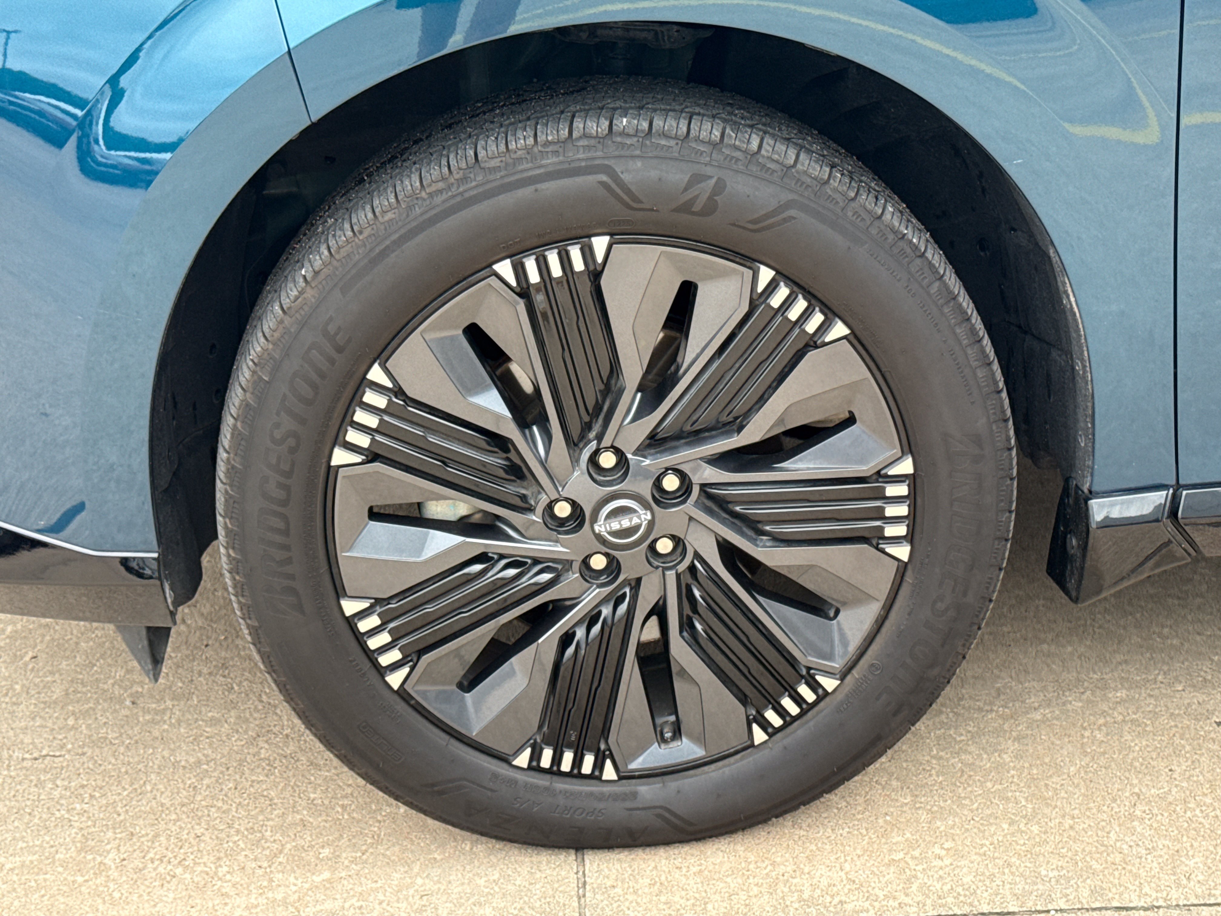 Used 2025  Nissan Platinum image 18
