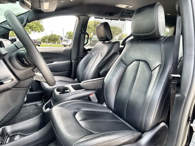 Used 2025 Black Chrysler Select image 11