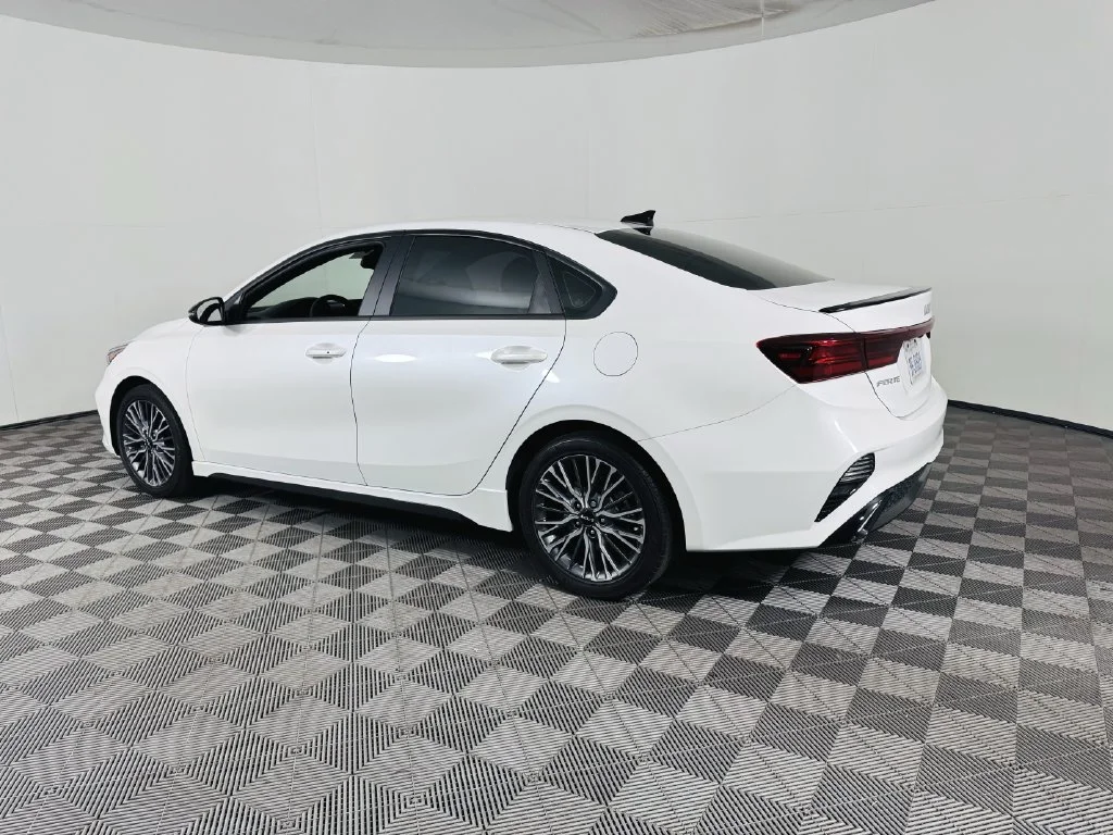 Used 2023 White Kia GT-Line image 23