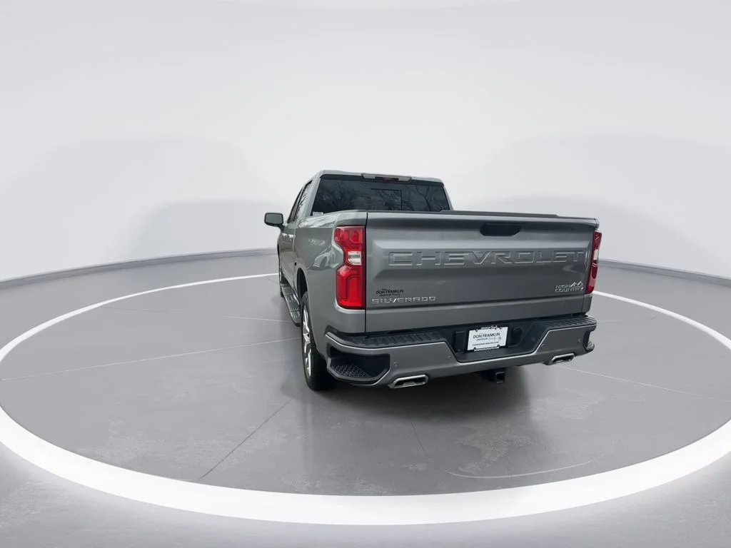 Used 2025 Gray Chevrolet High Country image 7