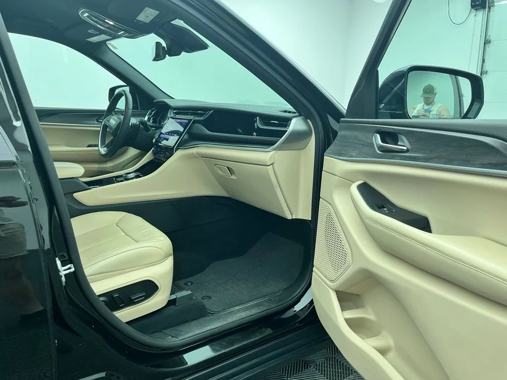 Used 2023 Black Jeep Limited image 30
