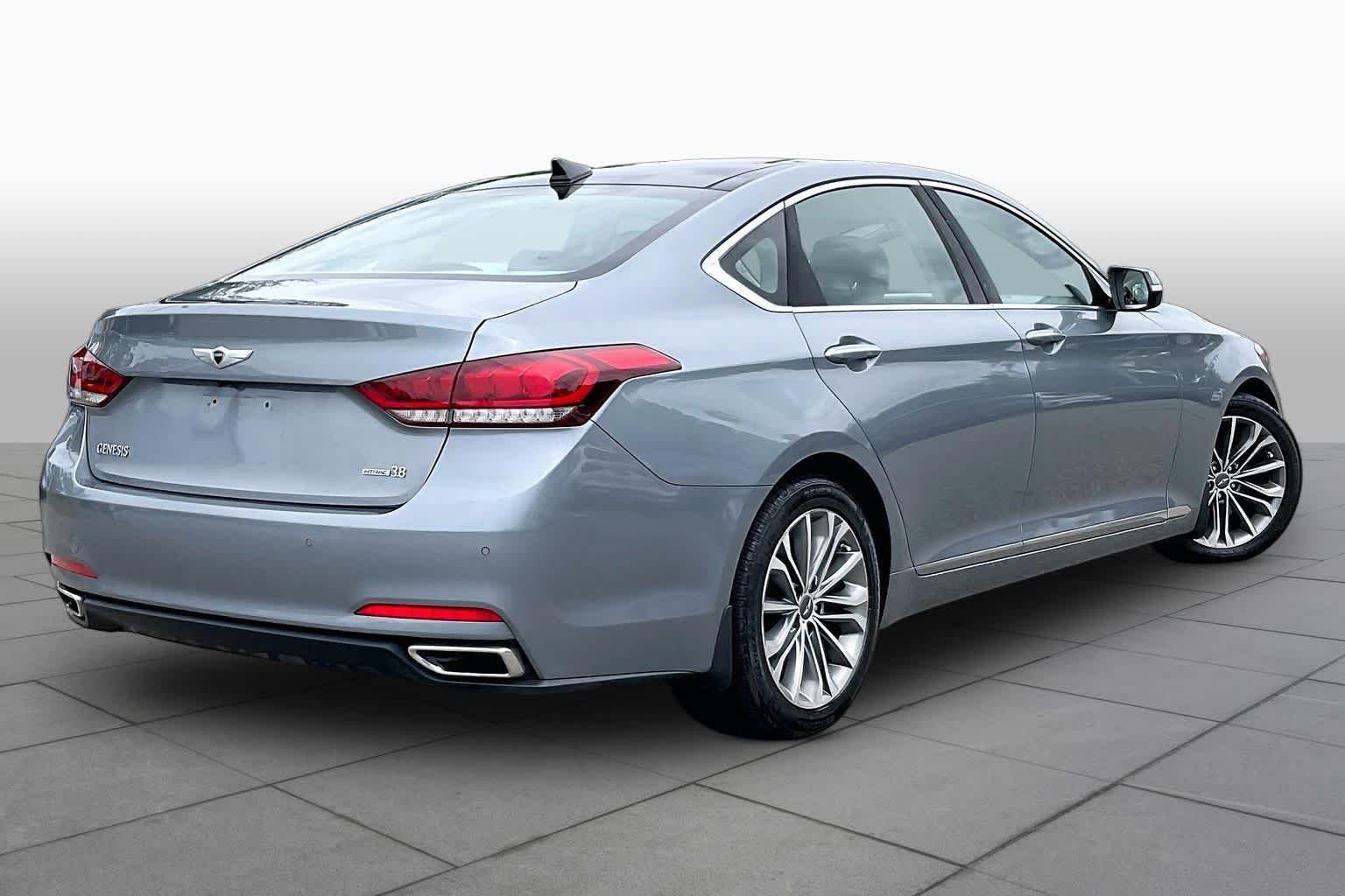 Used 2015 Parisian Gray Hyundai 3.8L image 12