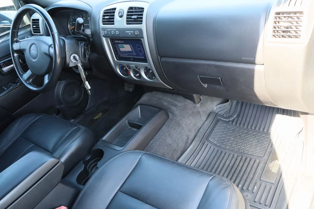 Used 2011 Gray Chevrolet 2LT image 28