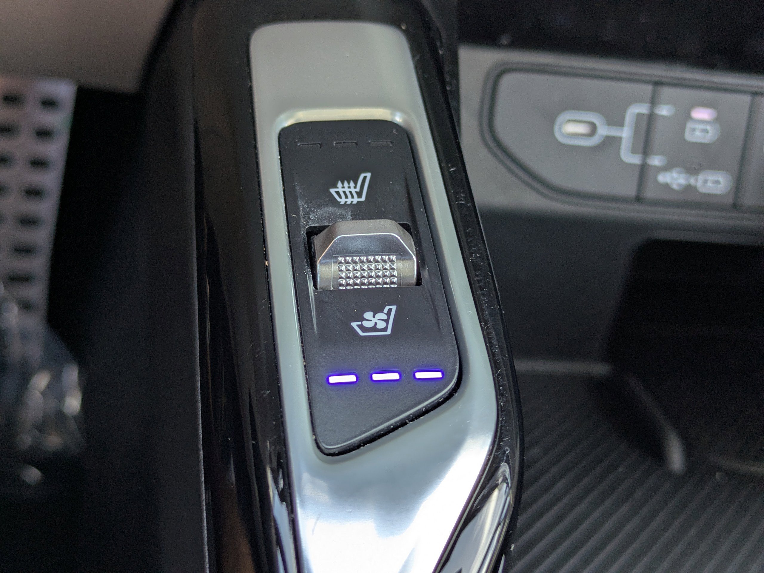 2025 Kia Sorento SX - Photo 24