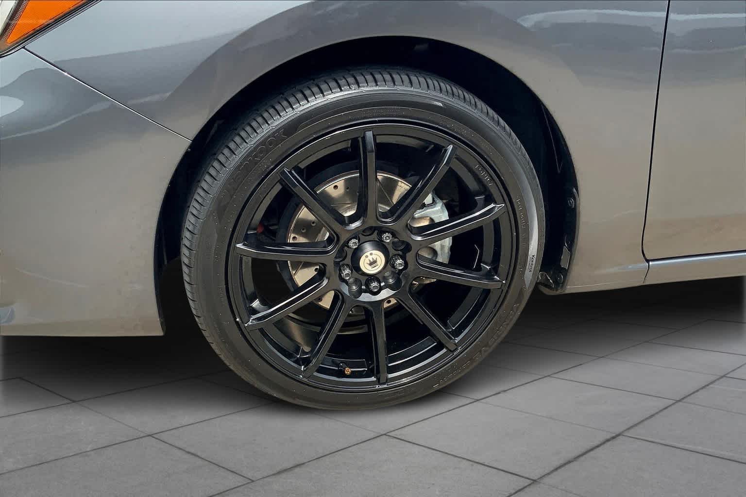 Used 2018 Magnetite Gray Metallic Subaru Premium image 10