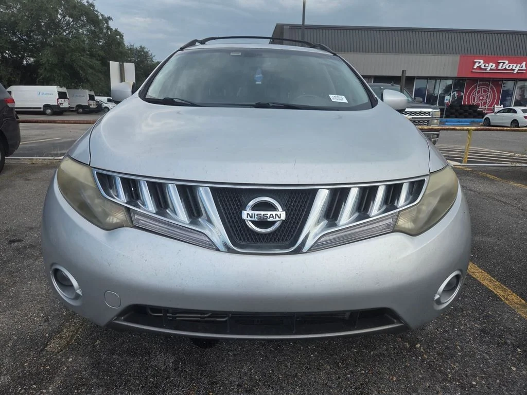 Used 2009 Silver Nissan SL image 2