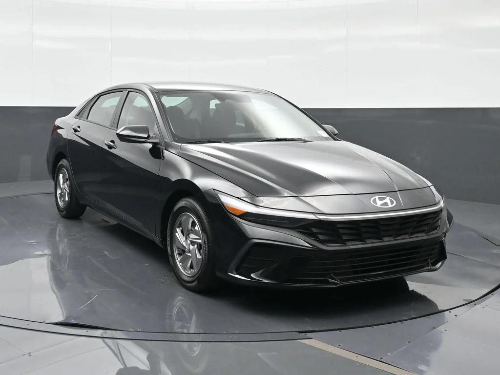 Certified Used 2025 Black Hyundai SE image 13