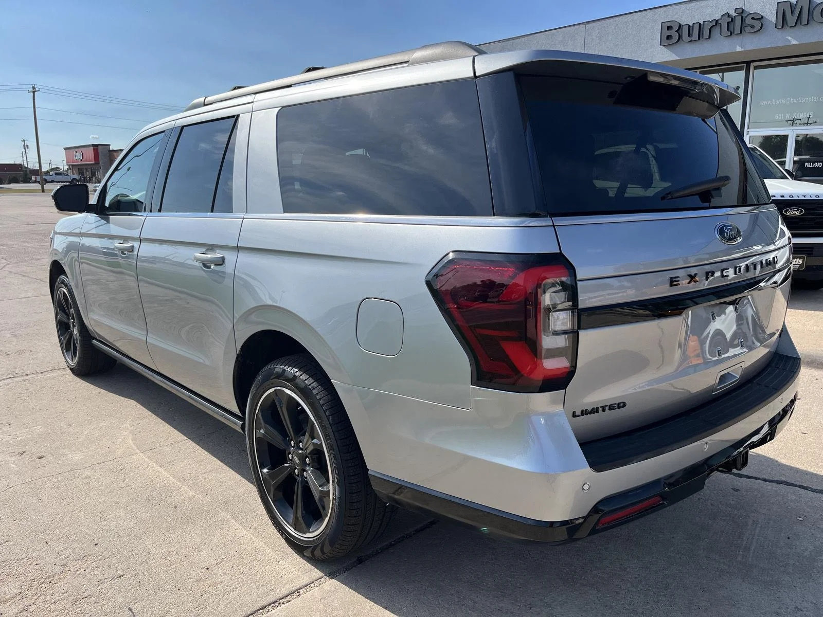 Used 2022 Iconic Silver Metallic Ford Limited image 8